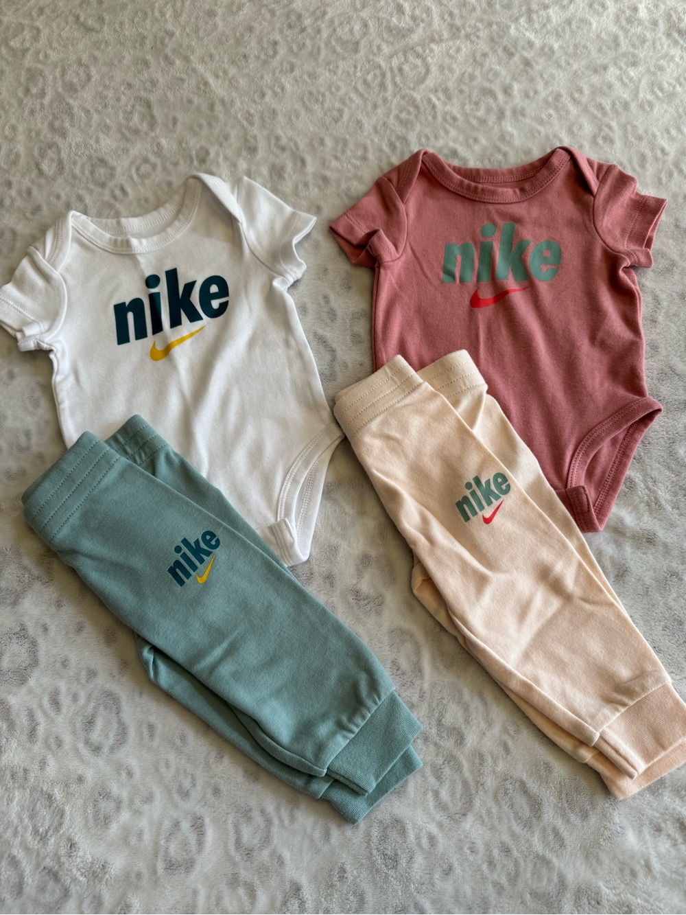 Infant Nike Bundle 4-Piece Set 0-3 months